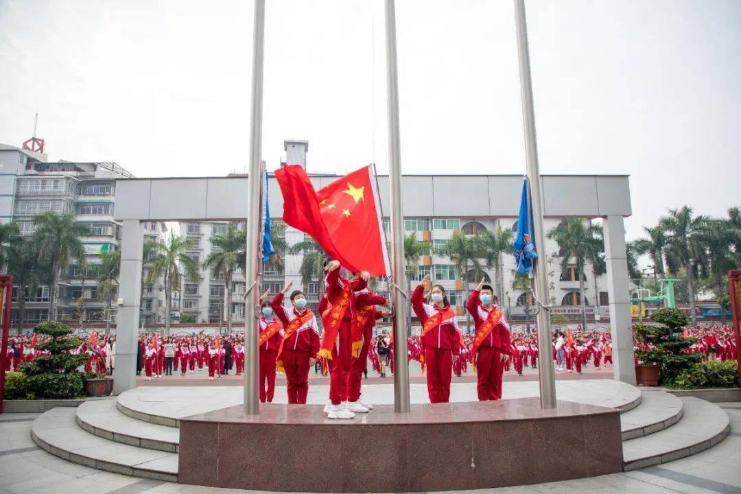 草根出身,凭人设一度爆红,超越妹妹新剧让人眼前一亮